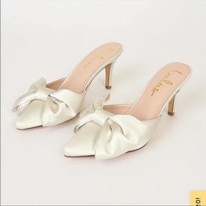 Lulu’s Lyle Ivory White Bow Pumps Heels